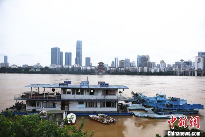 广西|广西柳州今年首现超警戒洪水 防洪人员坚守一线