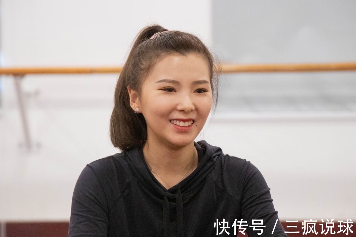 高低杠|恭喜!奥运冠军和男足球员官宣恋情,1米5体操女神牵手1米8门将