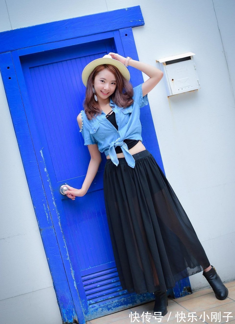 罩衣|非常好看的半身裙，加上打结的短袖，小姐姐很漂亮