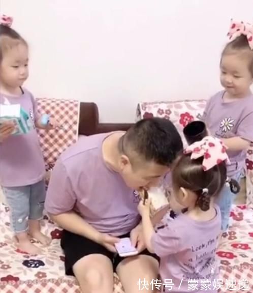 孩子|三胞胎伺候爸爸火了,羡慕爸爸的待遇,网友又想骗我生女儿