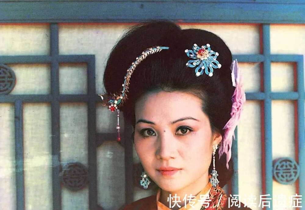 晴雯$同样是帮宝玉,晴雯担责任,袭人受益?