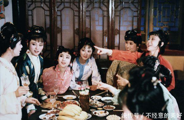 女孩|薛家、李家、邢夫人家来了几个女孩,为什么贾母唯独对宝琴好