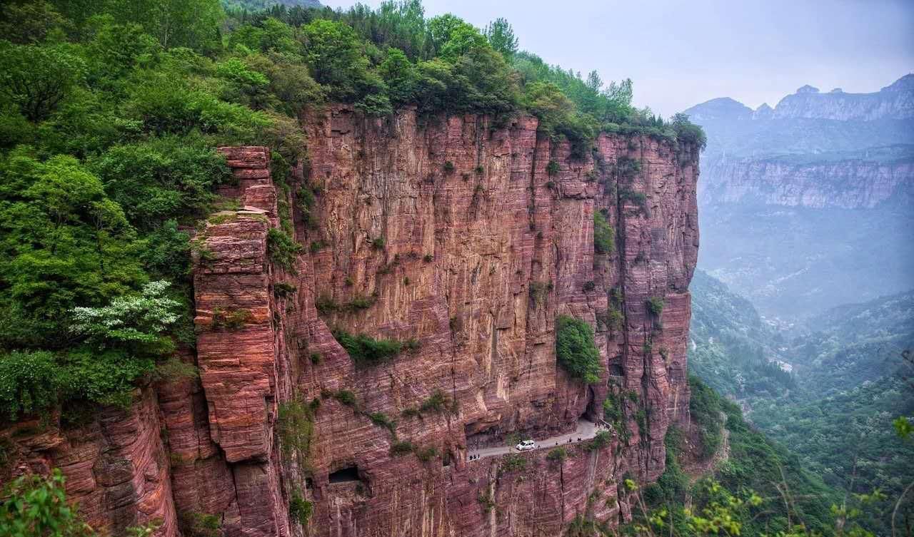 悬崖|中国最危险村庄 坐落在1700米悬崖之上 600年来靠720个台阶出入！