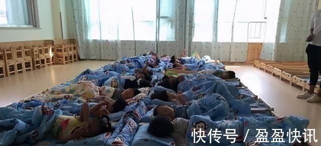 幼儿园|儿子在家从不午睡,幼师却说在校睡得很香,妈妈打开监控泪流满面