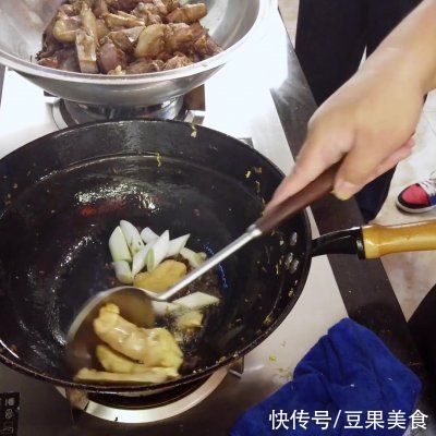 肥肉片|酸菜炖大鹅，色香味浓，东北人最爱