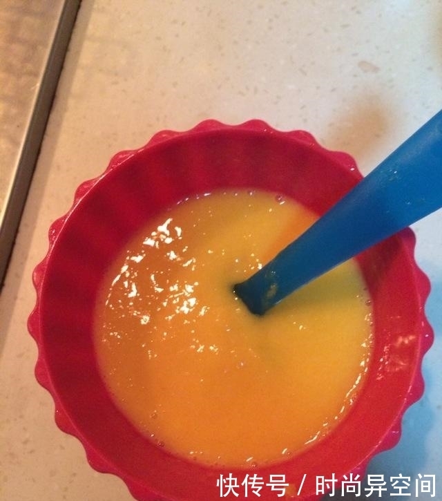 适合|做这个蛋糕不需要烤箱,有冰箱就能做,正适合夏天吃