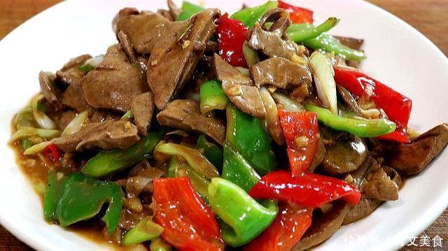 家常菜的做法，辣椒炒猪肝，鲜嫩味美，下饭又下酒