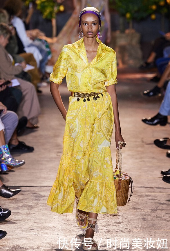 街拍|脱掉你的小白鞋吧!今年流行这种“农家渔夫鞋”,时尚又洋气