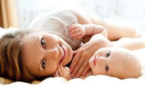 长辈|3岁前孩子跟妈妈睡还是跟奶奶睡？不同选择对孩子影响大，别犯错