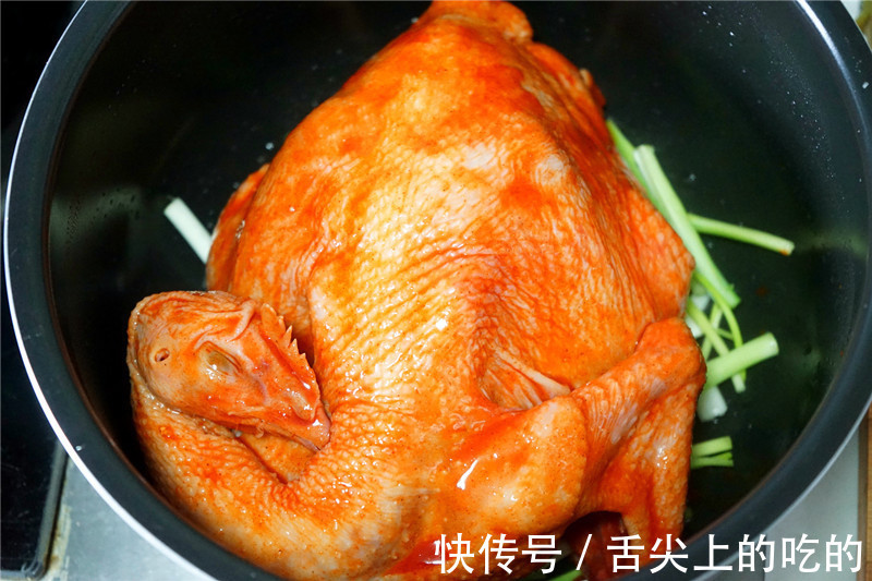 三黄鸡|电饭煲蒸鸡，顺滑可口，醇香脱骨，比烤鸡更香，上桌就被抢光