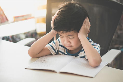 中国式教育|孩子语文考99分，宝妈刚想批评粗心，看见题目后也懵圈了