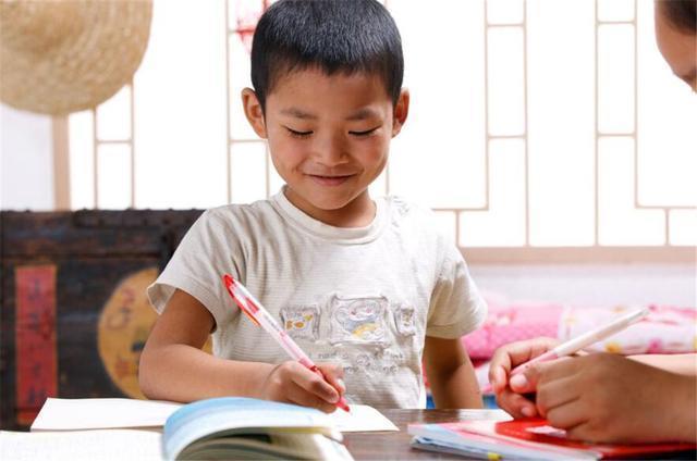 辅导|萌娃“不按套路走”作业走红,妈妈气得喘不过气