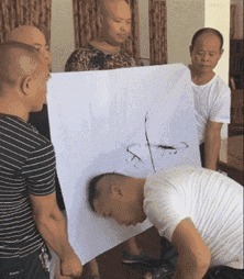 |搞笑GIF：太厉害了 这手速没个三年五载练不出来