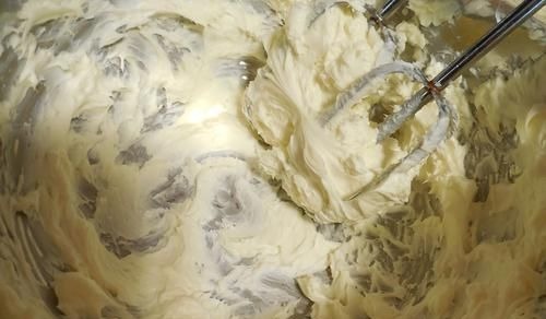 父母眼中的蛋糕VS我们期待收到的蛋糕，吃货我只想正常过个生日