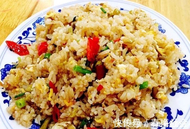 米饭放冰箱一晚之后,炒出来的蛋炒饭粒粒分明