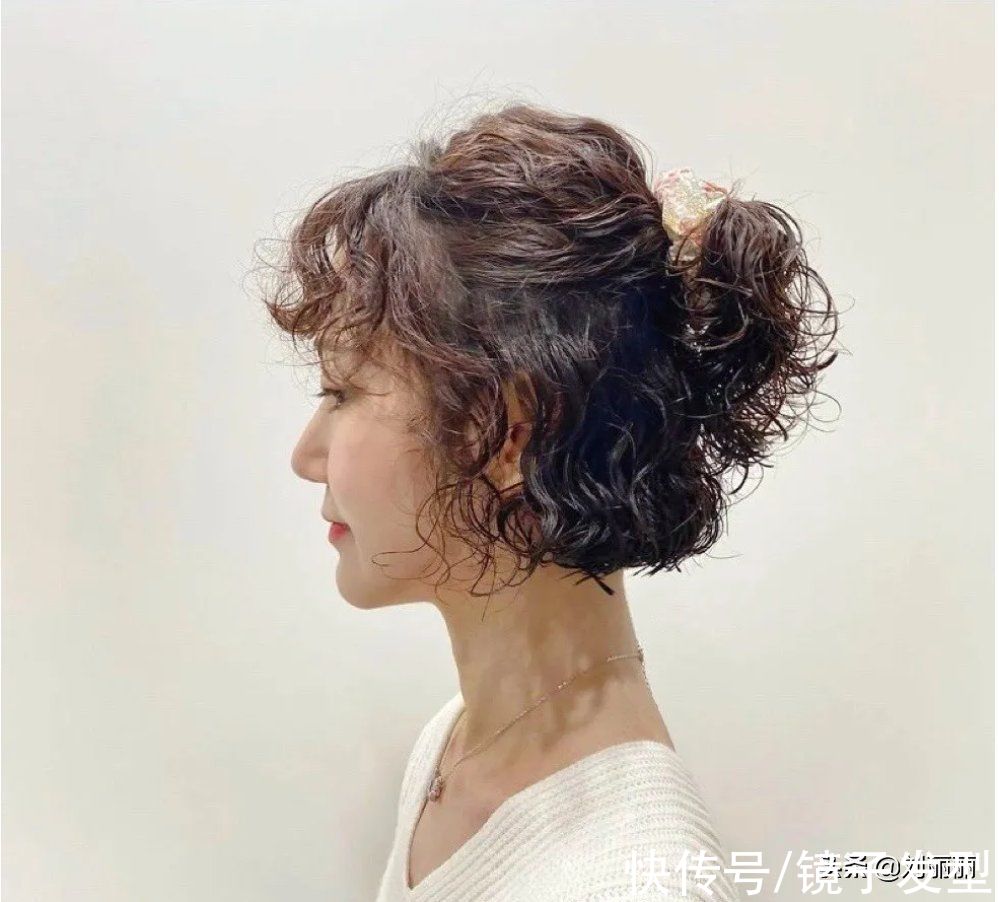 瘦脸 当下最流行的4种发型，大小卷烫发全都有，瘦脸修饰头型都很不错