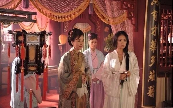  石榴裙|李师师为什么能让宋徽宗拜倒在其石榴裙下，她最的结局又如何？