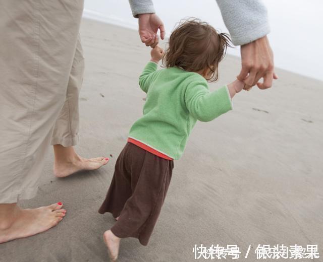 按摩|常摸宝宝4个部位,孩子不仅睡得好,大脑发育也更聪明