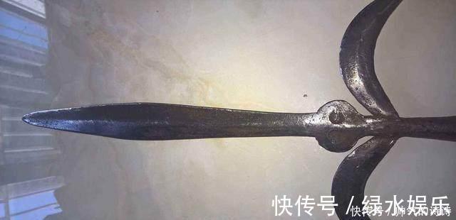 呼延灼|梁山第1个惨死的正将,七窍流血而亡,使用的这把兵器是当时一绝