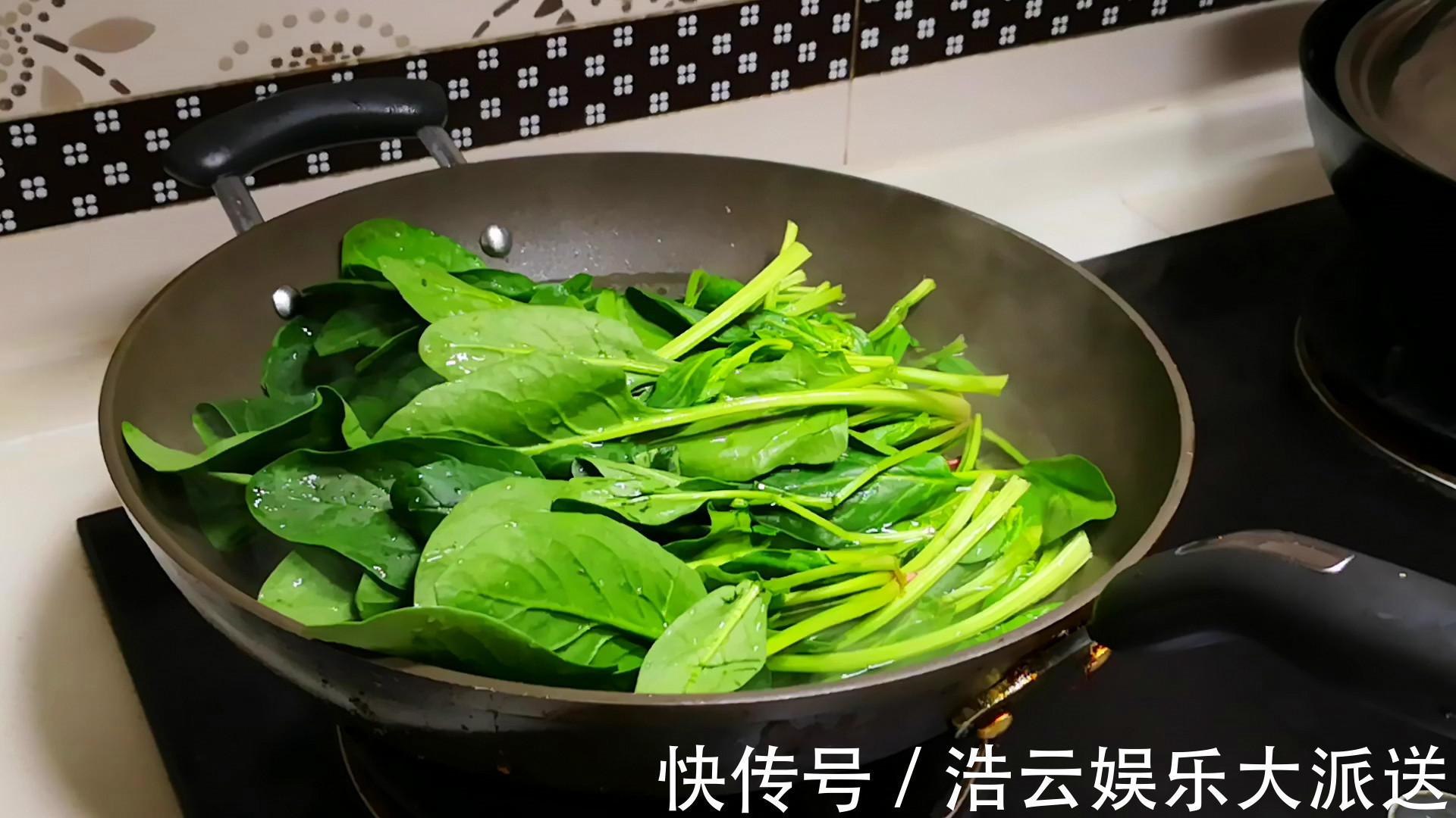 此4种食材必须要焯水，切记不要直接下锅，为家人考虑，别偷懒