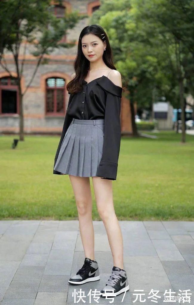 小姐姐|街拍美女：美女用吊带衫搭配长裤，清凉舒适又性感