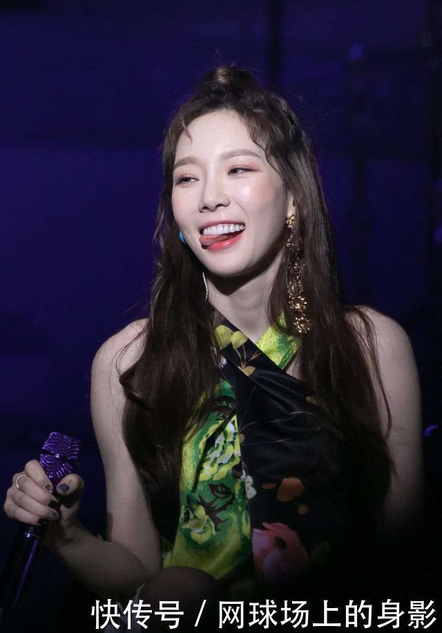 睫毛|金泰妍演唱会造型百变,穿着拼花裙开场气场强大,尽显女神特质