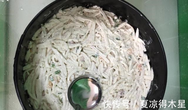 过程|让我来教你做香糯芋头糕吧,不仅过程简单,吃起来更是清甜不腻口!