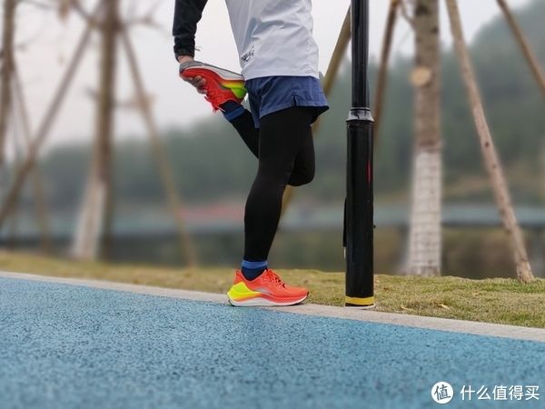 跑鞋 日常元素超临界碳板跑鞋体验:让你的马拉松跑起来