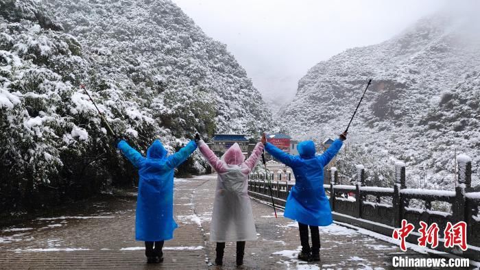 古刹|雪浴“道源圣地”崆峒山：古刹白雪墨泼若仙境