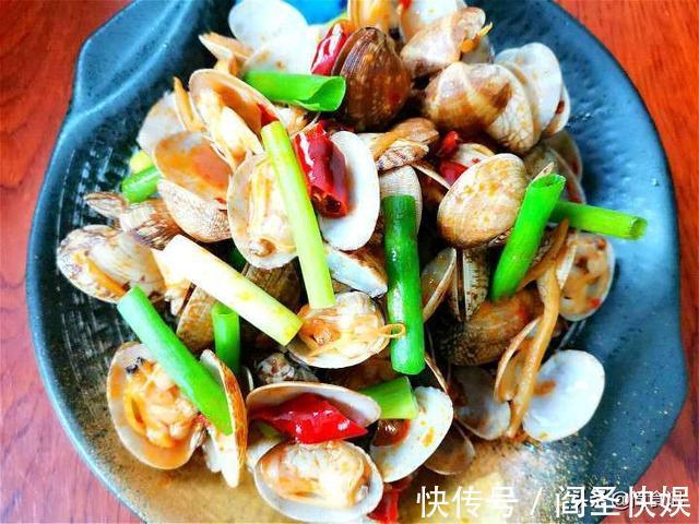 炒花蛤时,有人焯水,有人直接炒,大厨:都不对,教你正确做法