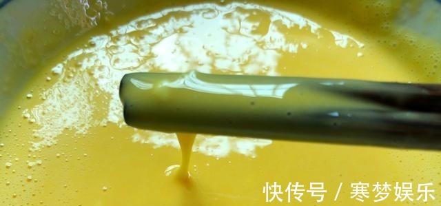 鸡胸肉不要总炒着吃了，试试这做法，外酥里嫩，吃着特解馋！