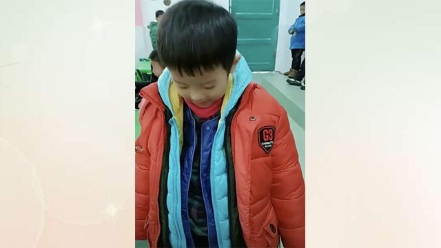 孩子|爷爷觉得冷,给宝宝加了衣服,网友:穿成这样妈妈都不认识了