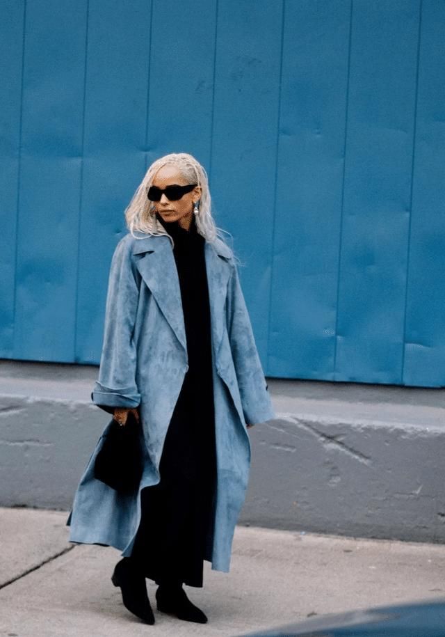 ?女人买大衣，就选这2个颜色，显白显年轻，明年穿都不过时