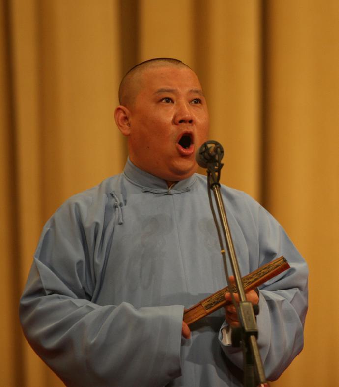 拍卖会!郭德纲书画作品被专家怼“毫无艺术性”!拍卖会上,就他卖出去了