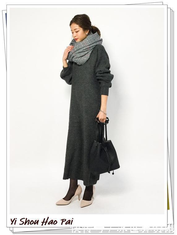 低调有气质！灰色围巾的搭配示例，简单穿搭立马变时尚