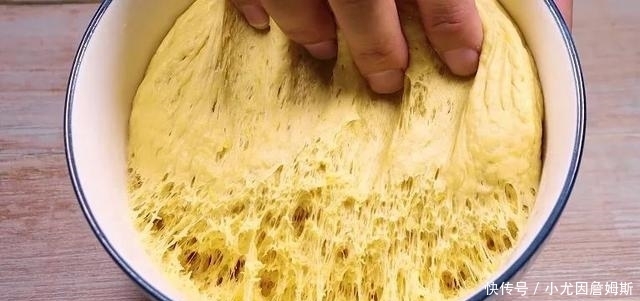 甜甜|甜甜圈最简单做法,不用烤箱不油炸,补钙好消化,比面包还好吃