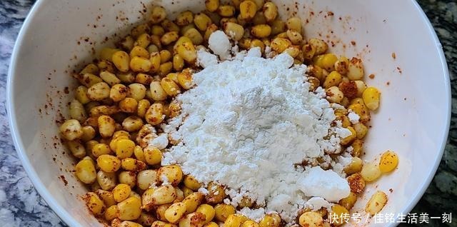 试一下|香喷喷的椒盐玉米,下酒下饭都不错,做法简单又美味,值得一吃