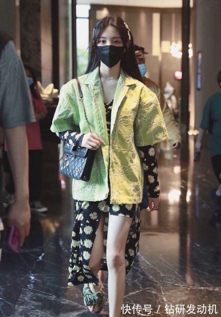 日常穿搭 建议中年女人日常穿搭多从以下3点去讨巧,比同龄人更显年轻