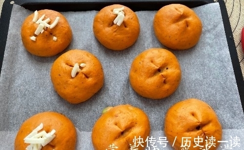 面包|天气热,孩子胃口差?用酸酸甜甜的番茄毛豆面包打开孩子的胃口吧