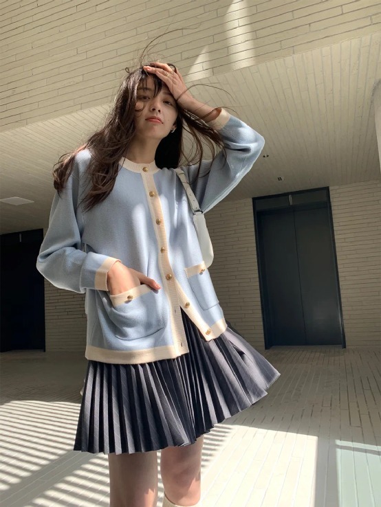 初春的温柔穿搭得这样穿!薄外套+奶油裙,真女人的时髦穿法