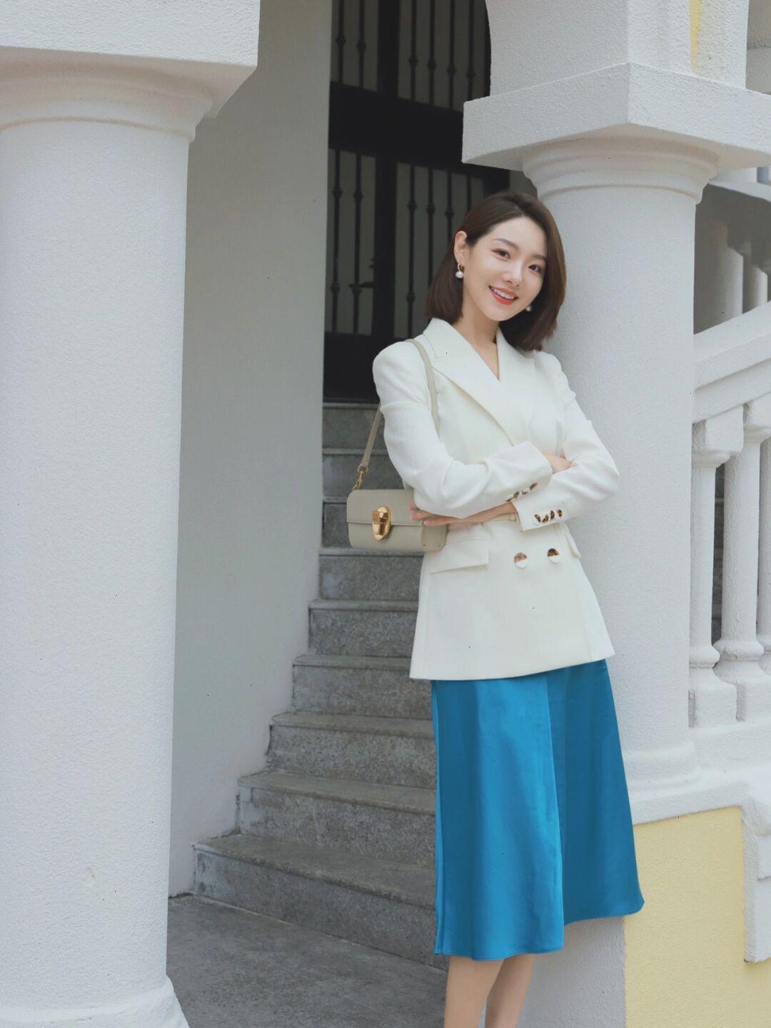 西装|黑白西装别乱穿,春天建议这样搭配,轻松打造非凡魅力