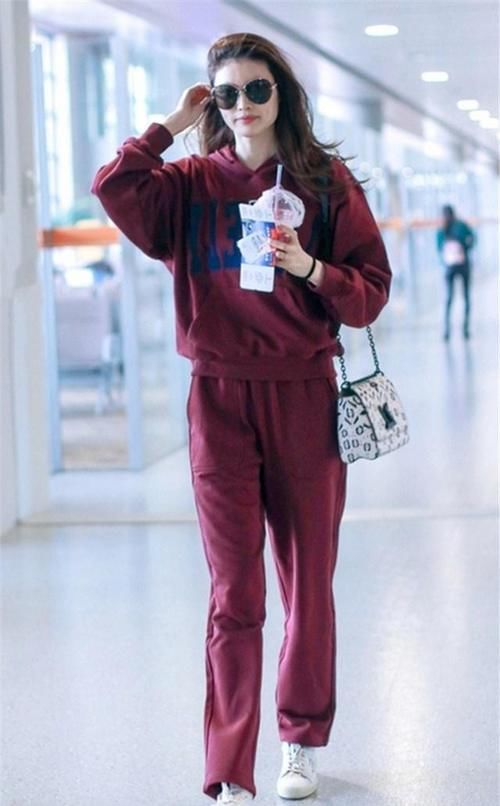 告别冬日沉闷，春季不穿红色卫衣，如何吸引男神注意力