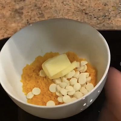 蛋黄水|流心奶黄月饼