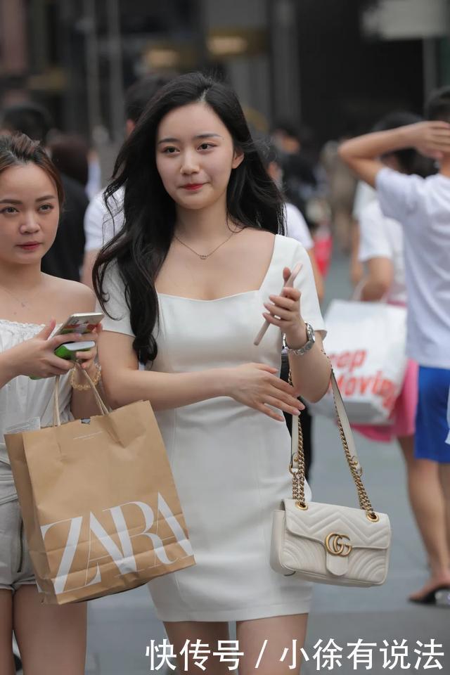 白色|白色简搭连衣裙,突显大方和时尚魅力,到哪都是靓丽风景线