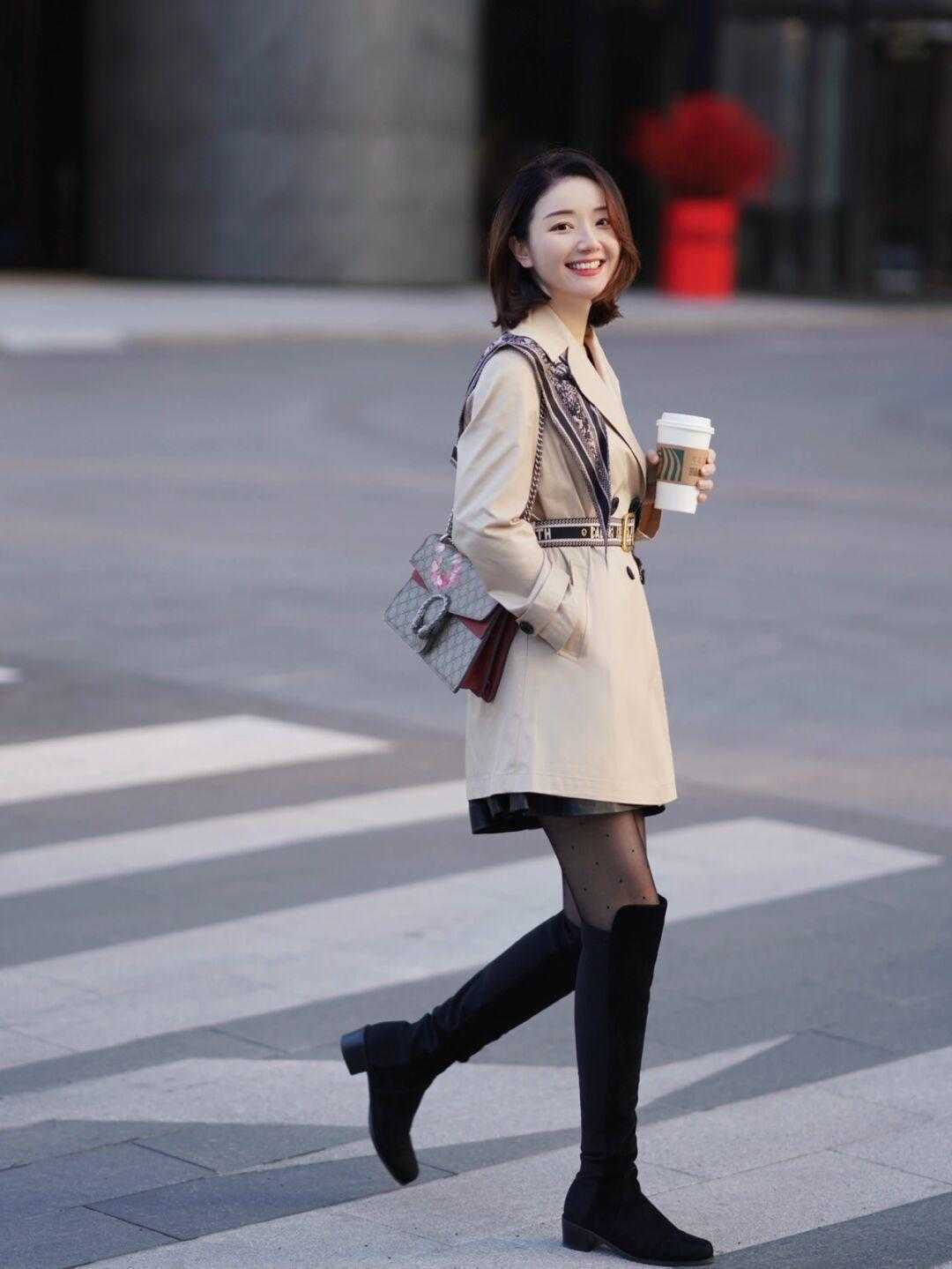 紧身裤 今年火了一种穿法叫“风衣+高筒靴”,喜欢气质类风格的,别错过