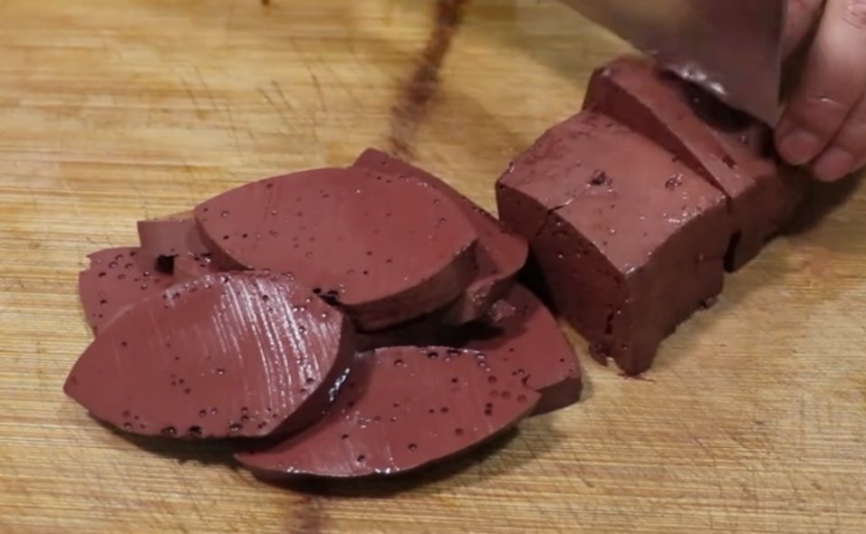 倒入|猪血最美味的吃法,香辣美味,猪血Q弹爽滑,是一道不错的家常菜