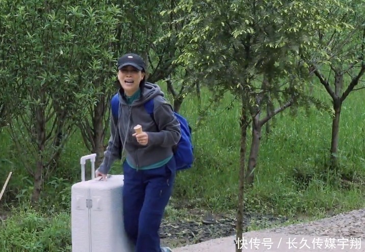 慘不忍睹，瘦了十幾斤，他回家直接躺了好幾天