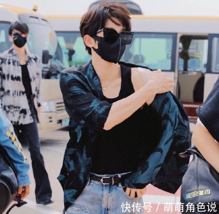 小鲜肉|越来越精致的小鲜肉们:戴手膜、化浓妆,比女生更在乎形象