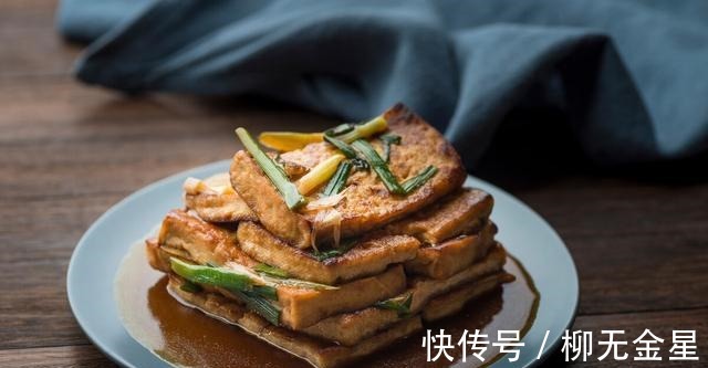 蚝油豆腐|学会这道家常蚝油豆腐，鲜香酥脆还入味，不用5分钟就炒好一道菜！