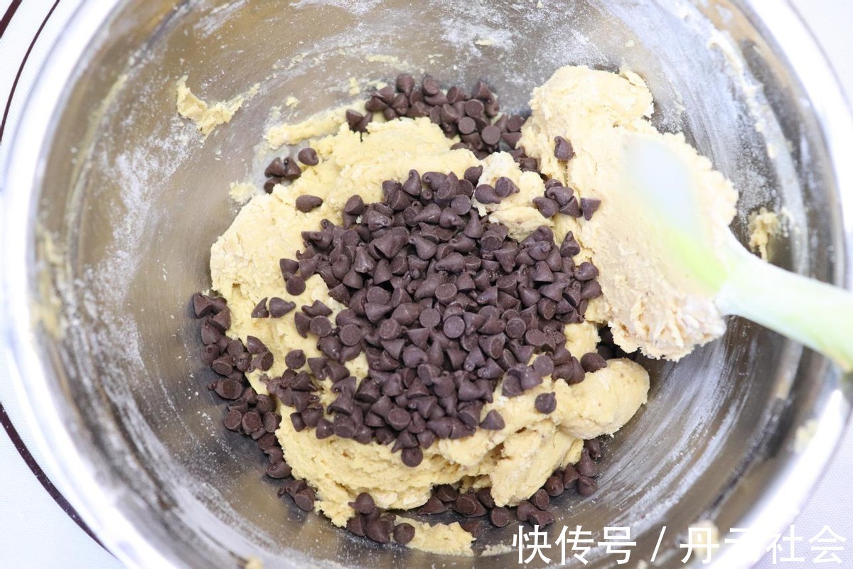 吃起来|这饼干小小一个,吃起来有别样的口感,做的跟外面卖的没两样